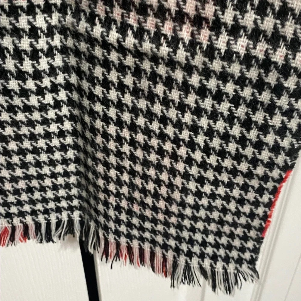 Steve Madden red & black soft winter scarf